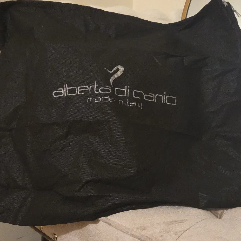 ALBERTA di Canio Genuine Leather Dome Bright Green Handbag With Dust Bag - Picture 11 of 14